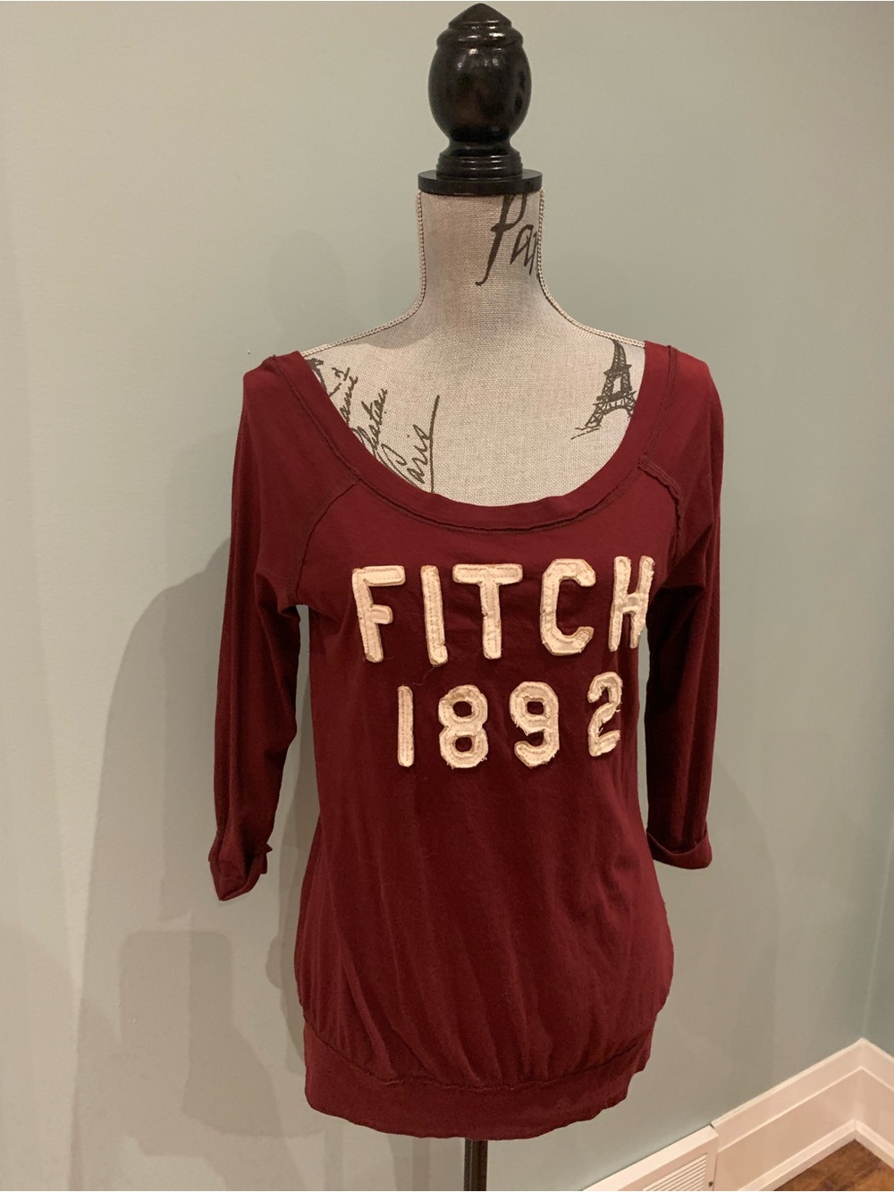 Abercrombie & Fitch Burgundy Scoop-Neck Sweatshirt with Cream Appliqué